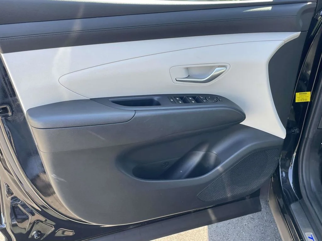 Certified Used 2025 Black Hyundai SE image 13
