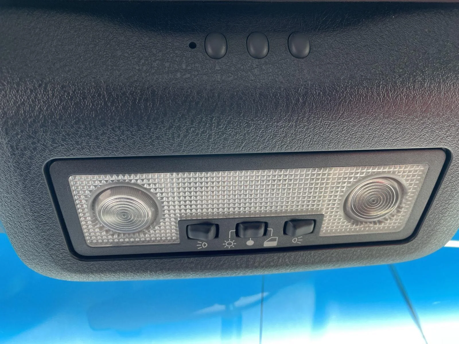 Used 2005 Platinum Silver Ford Deluxe image 25