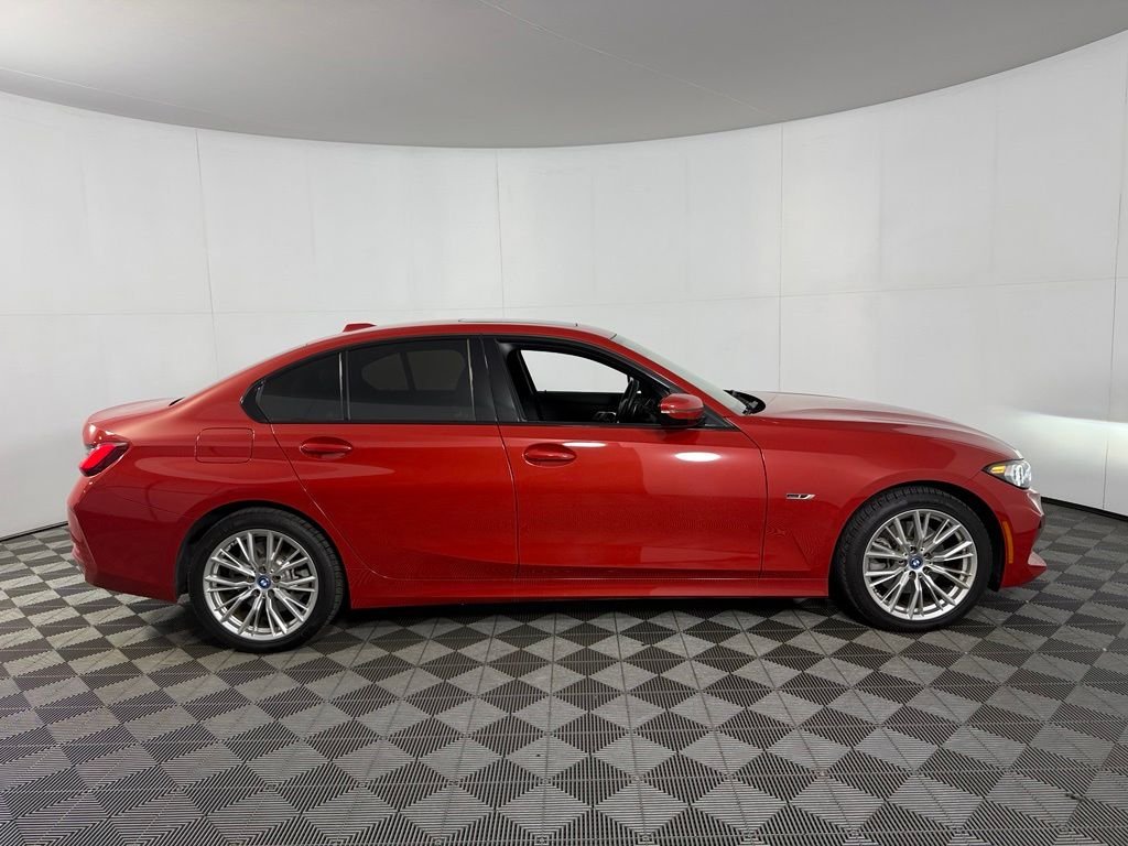 2023 BMW 3 Series 330e - Photo 7