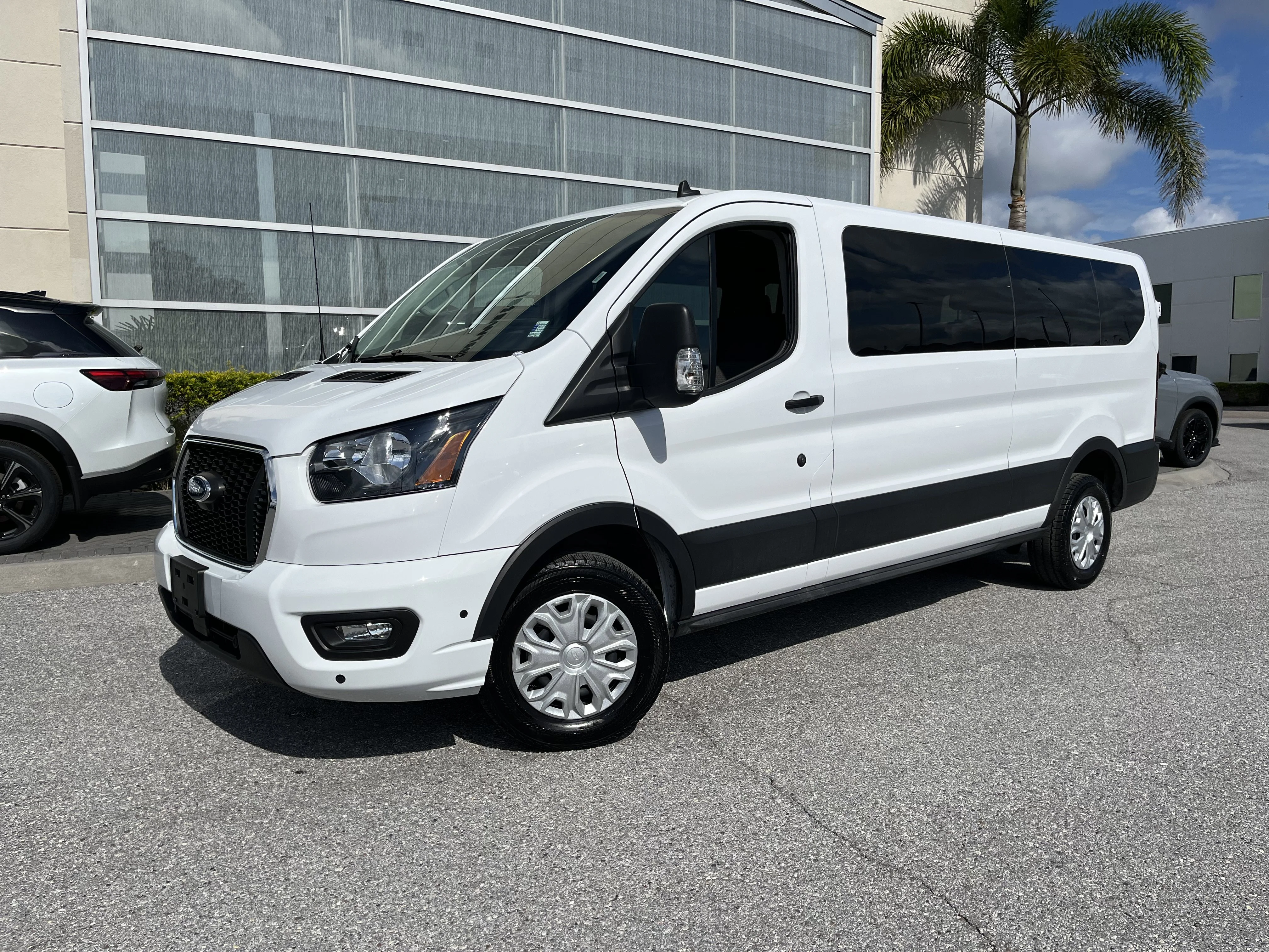 2025 Ford Transit 350 XLT Low Roof Sliding Pass. 148's photo