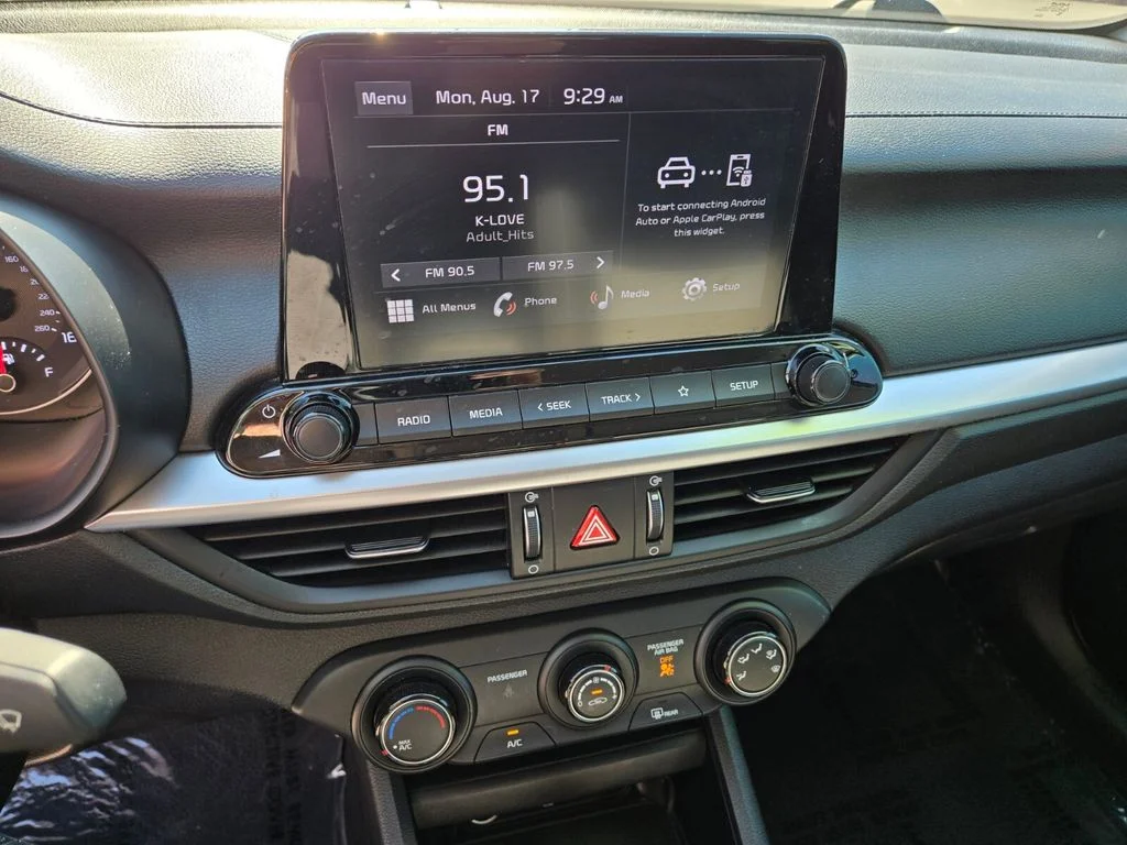 Used 2024 Red Kia LXS image 29