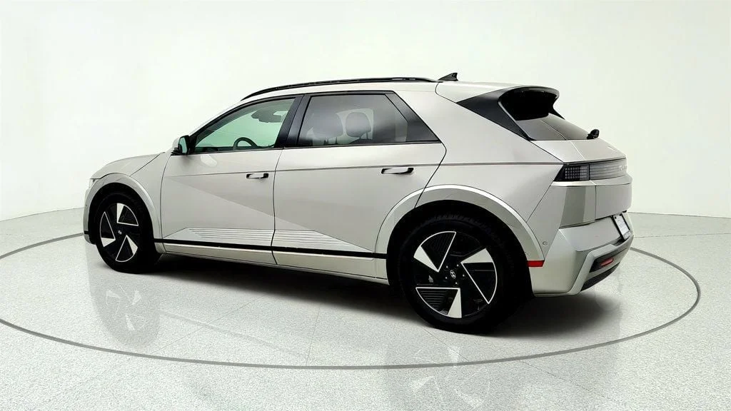 Used 2025 Cyber Gray Hyundai Limited RWD image 7