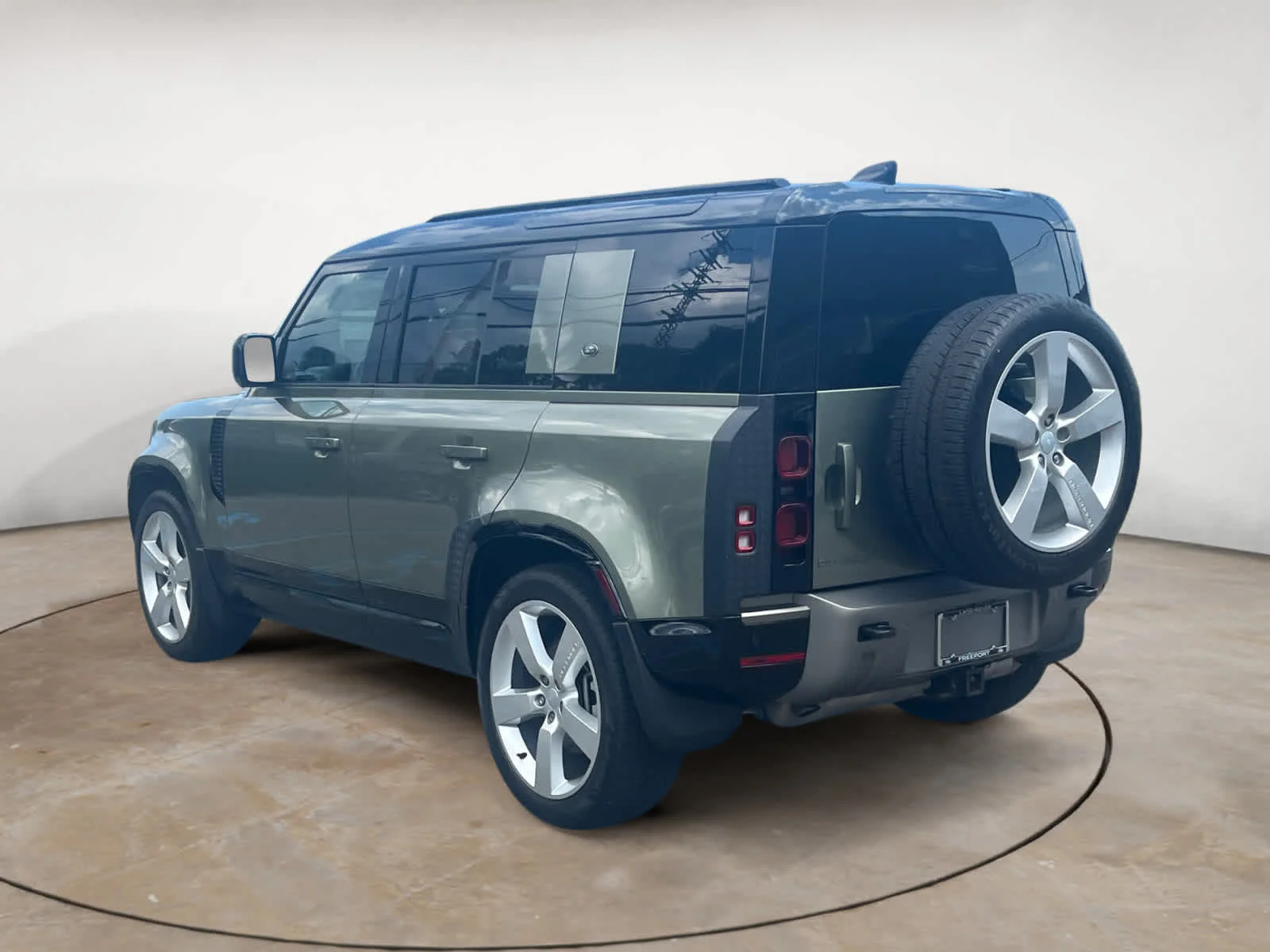Certified Used 2024 Pangea Green Metallic Land Rover X-Dynamic SE image 3