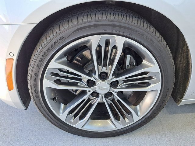 Used 2018 RADIANT SILVER METALLIC Cadillac Platinum AWD image 34