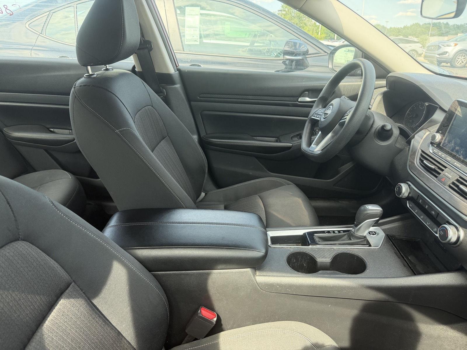 Used 2025 Scarlet Ember Nissan SV image 7