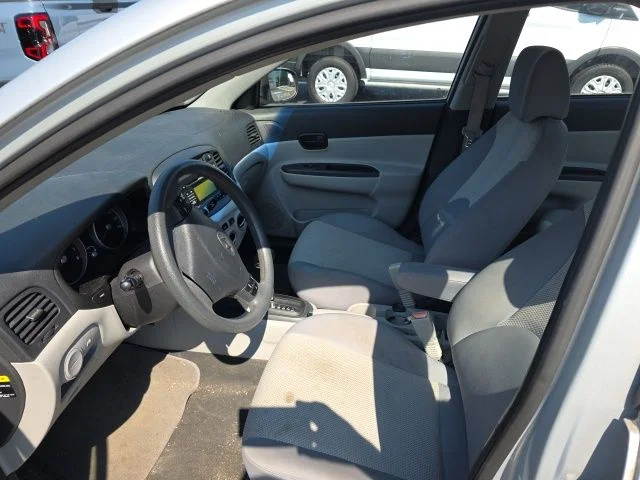 Used 2010 Platinum Silver Metallic + Pearl Hyundai GLS image 9