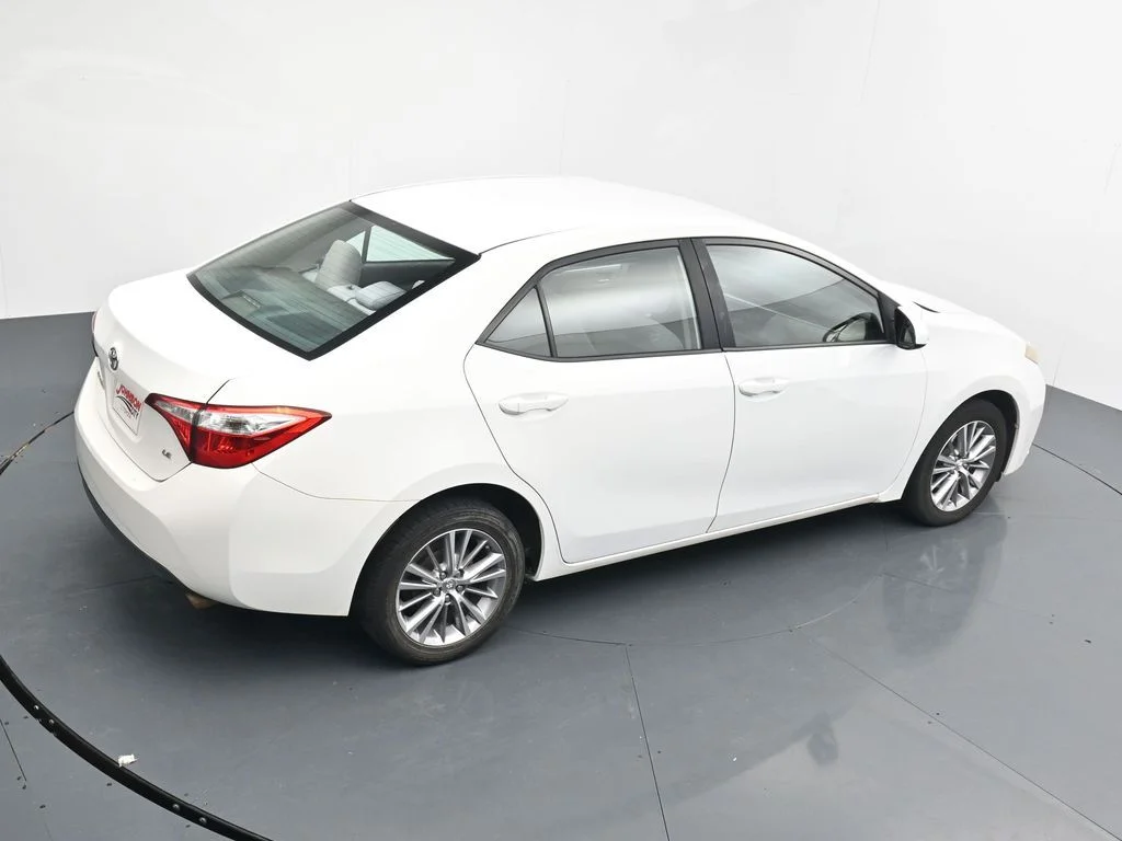 Used 2014 White Toyota LE Plus image 26