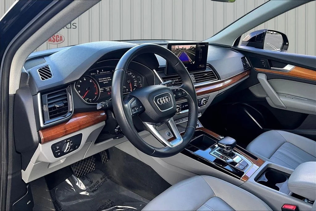 Used 2023  Audi 40 Premium image 17