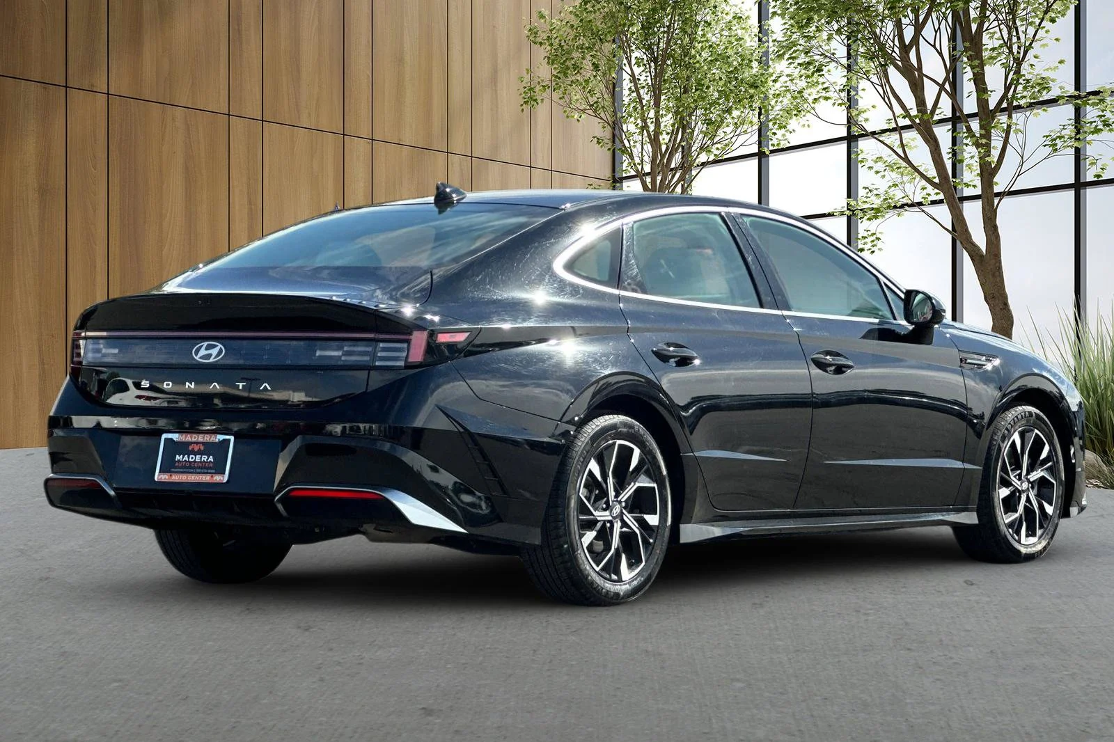 Used 2025 Black Hyundai SEL image 4