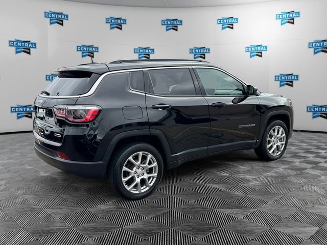 Used 2023 Black Jeep Latitude Lux image 6