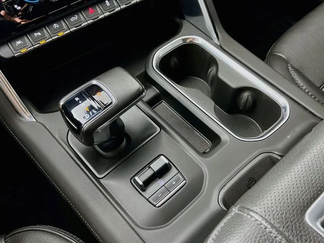 Used 2022 Silver GMC Denali image 22