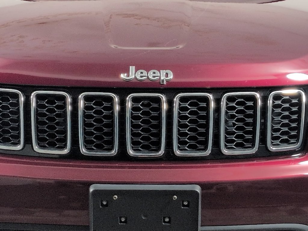 Used 2018 Red Jeep Laredo E image 4