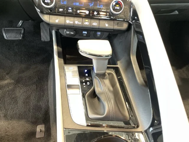 2024 Hyundai Elantra Limited - Photo 26