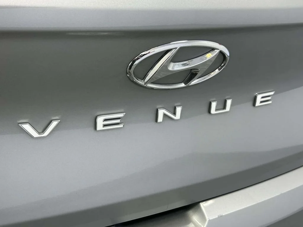 Used 2025 Silver Hyundai SEL image 10