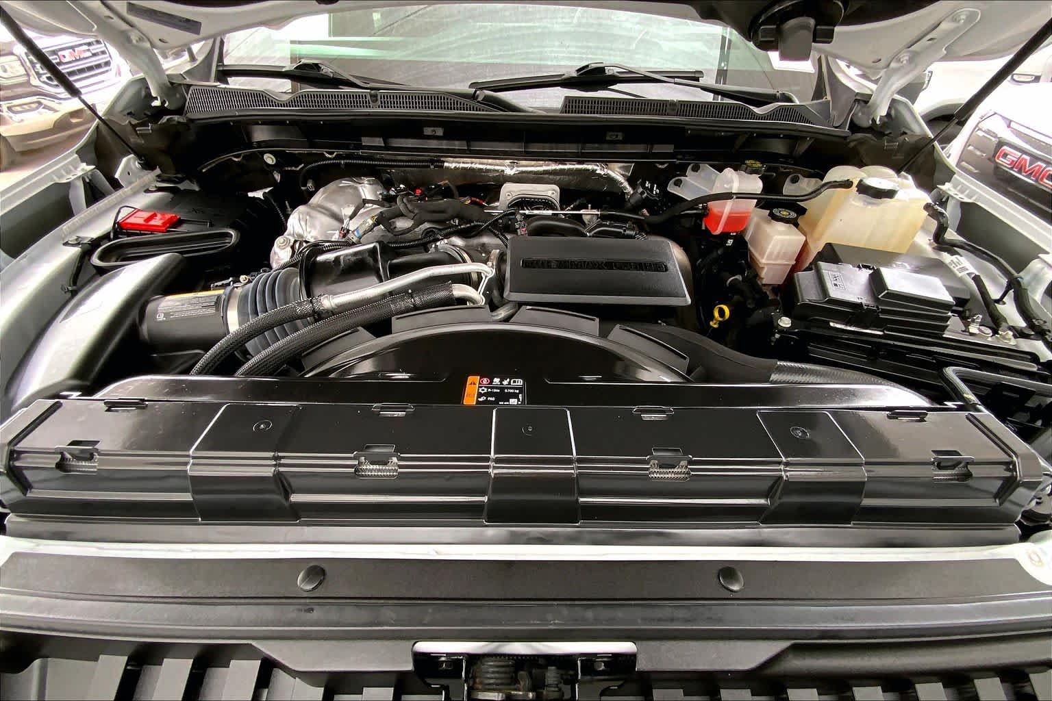 Used 2025 White Frost Tricoat GMC Denali Ultimate image 32