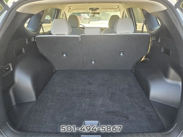 Used 2025 White Hyundai SEL image 16