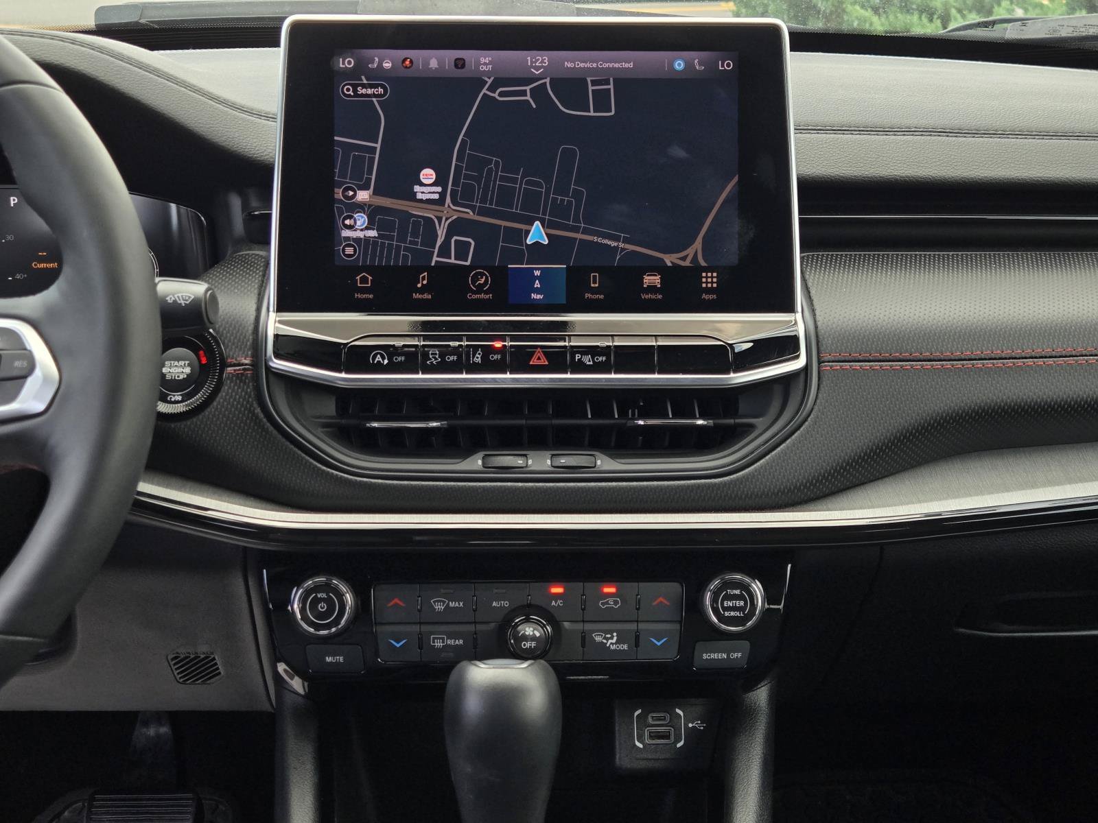Used 2025 Diamond Black Crystal Pearlcoat Jeep Trailhawk image 15