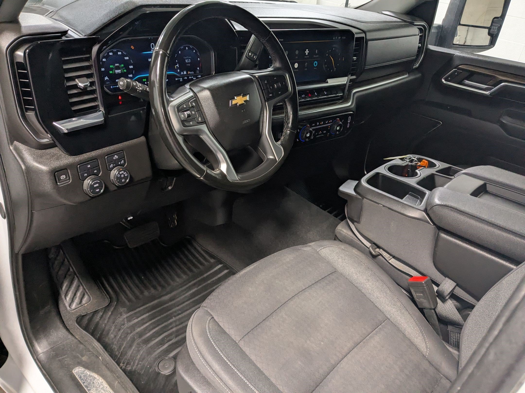 Used 2024 Summit White Chevrolet LT image 10
