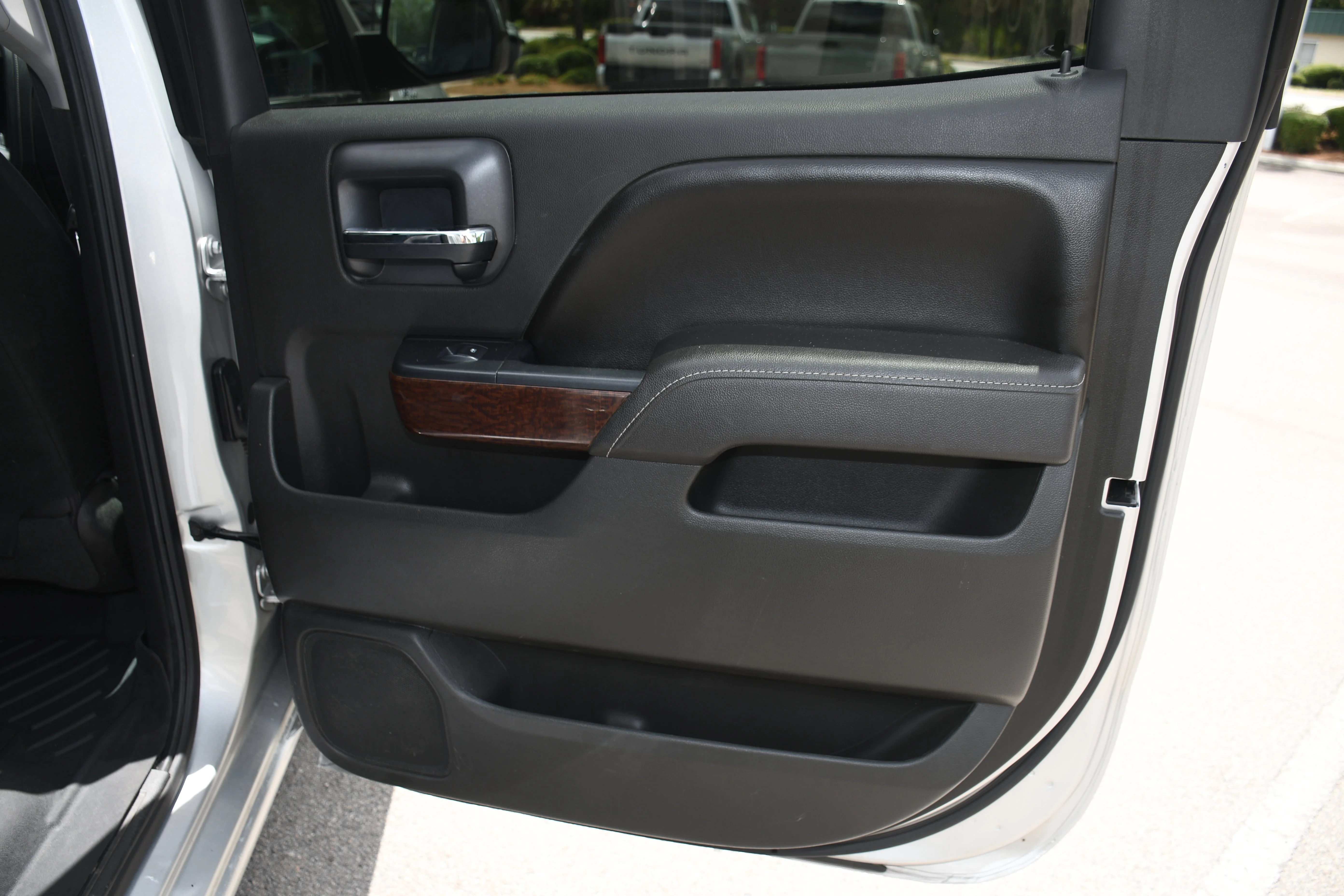Used 2017 Silver GMC SLT image 19