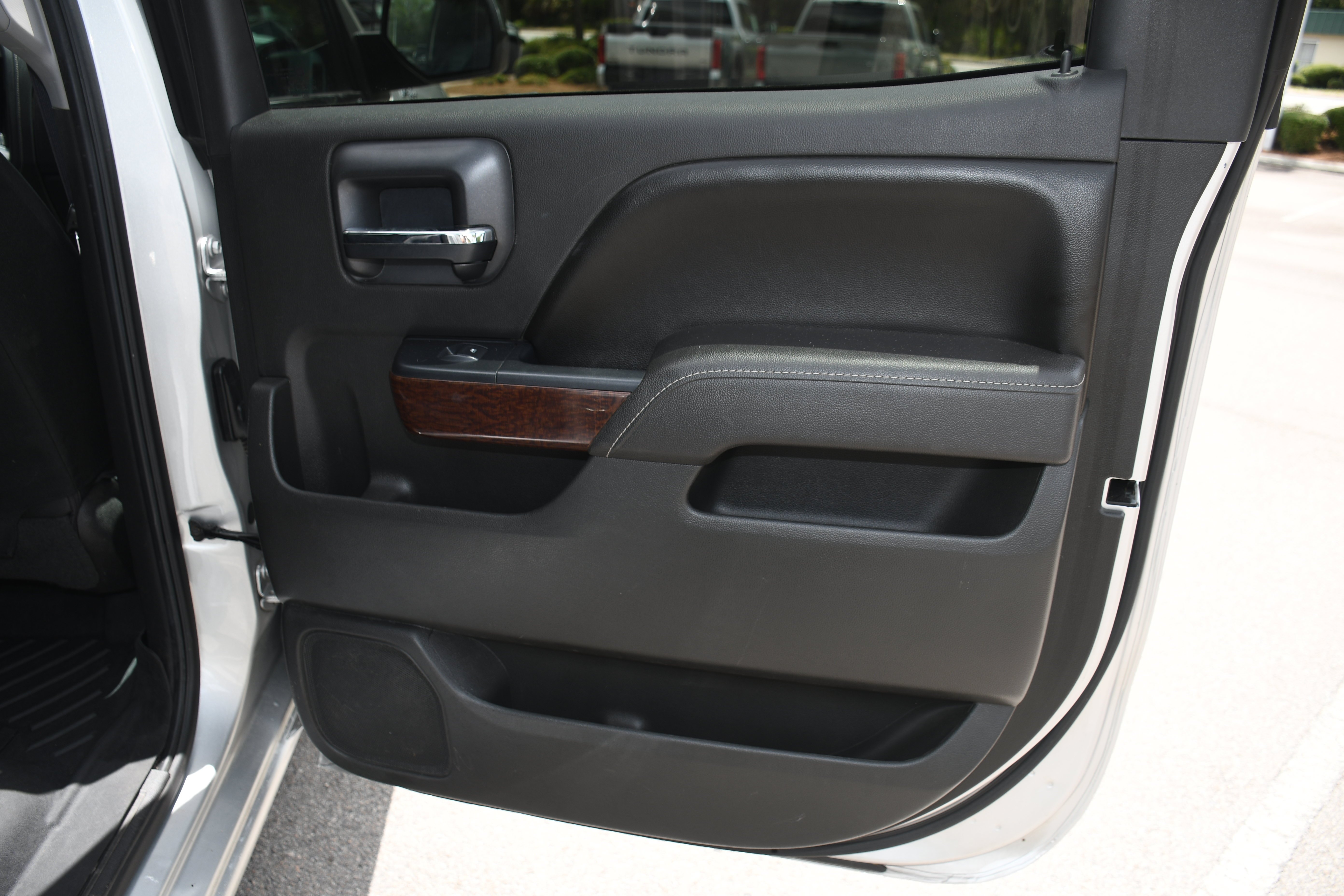 Used 2017 Silver GMC SLT image 20
