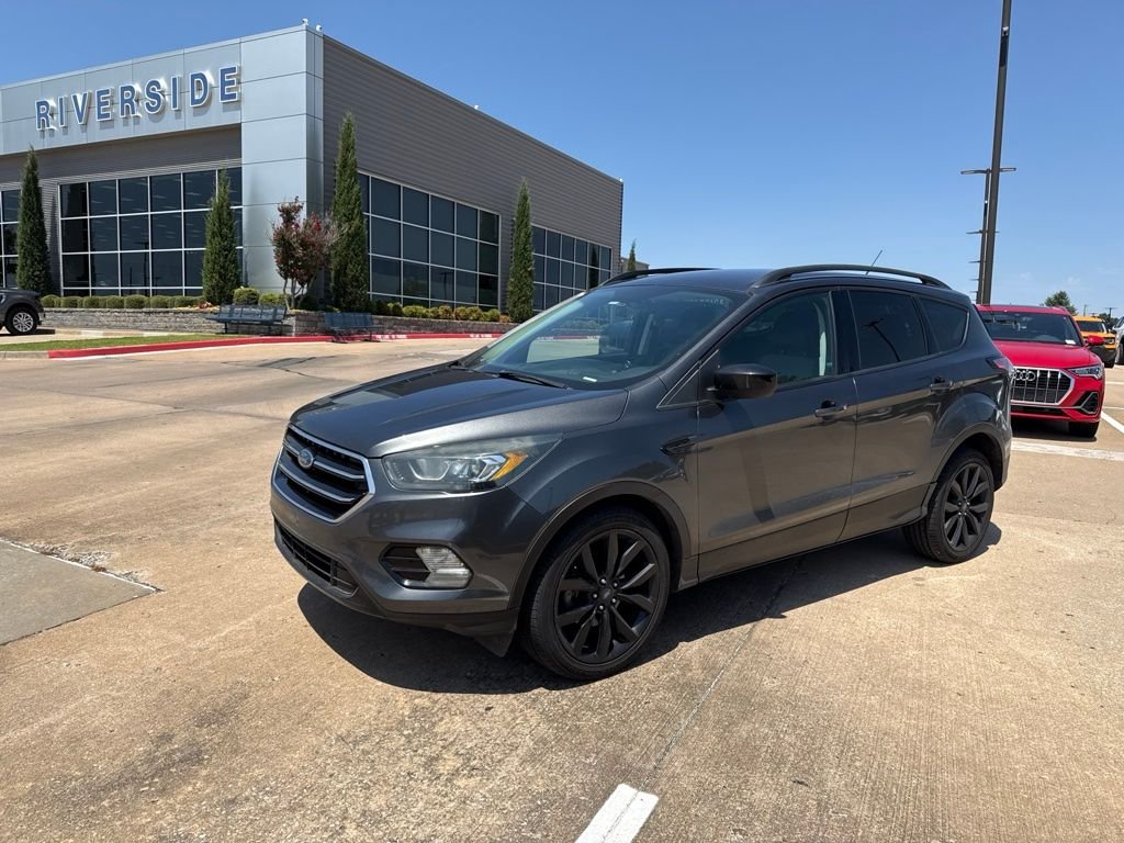 Used 2017 Magnetic Ford SE image 2