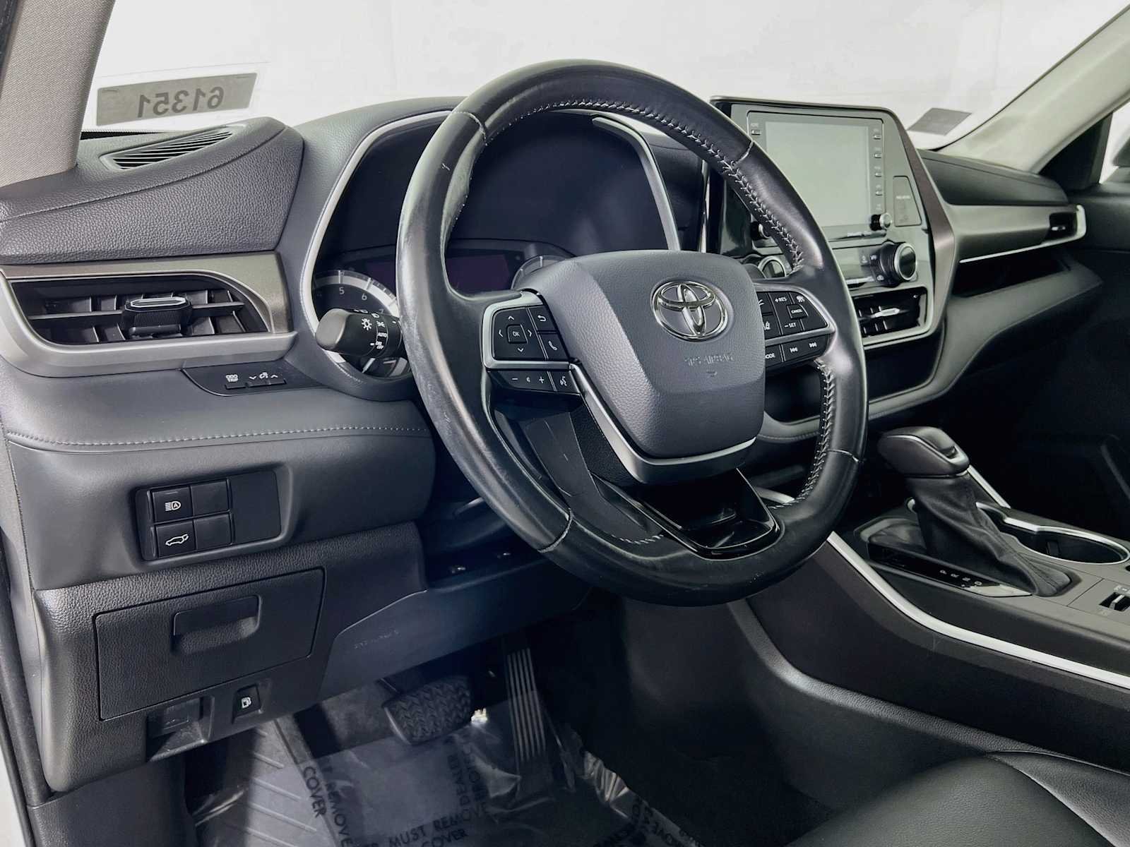 Used 2021 Blizzard Pearl Toyota XLE image 9