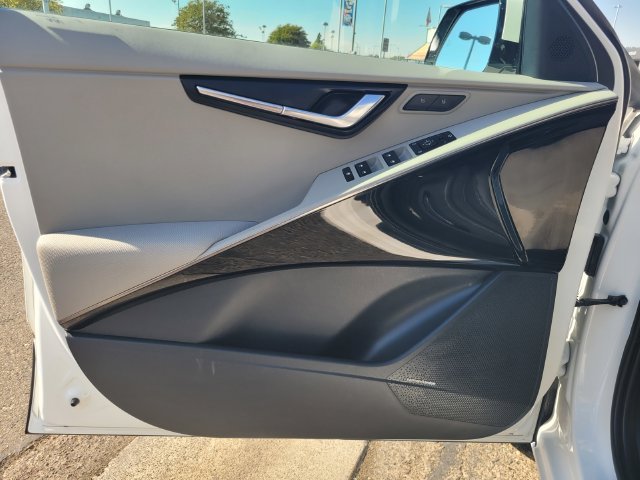 Used 2023 White Kia Wave image 18