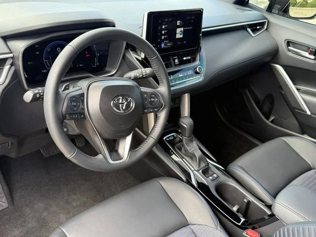 Used 2025  Toyota Hybrid XSE image 11