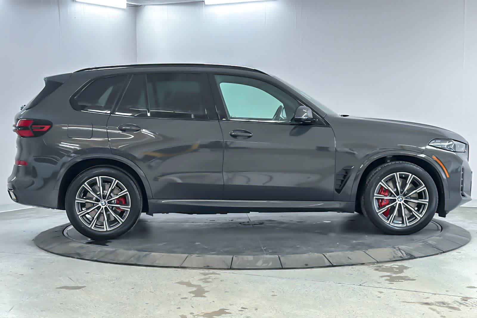 New 2026 Dravit Grey Metallic BMW xDrive50e image 8