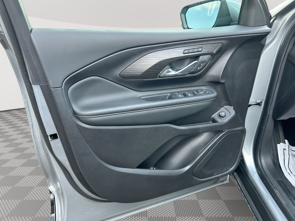 Used 2024 Gray GMC SLT image 25