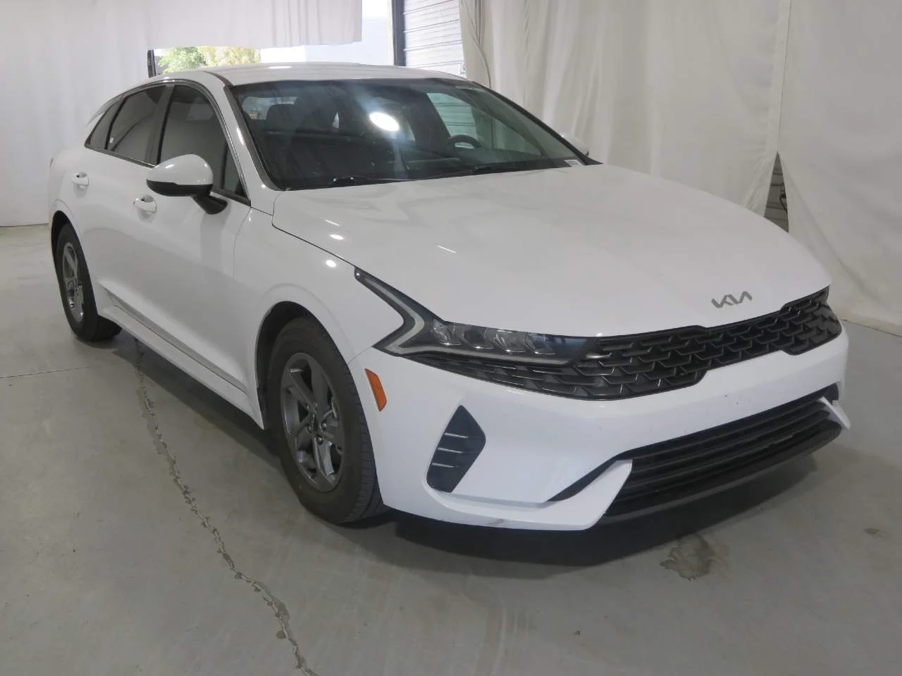 Used 2023 Glacial White Pearl Kia LXS image 3