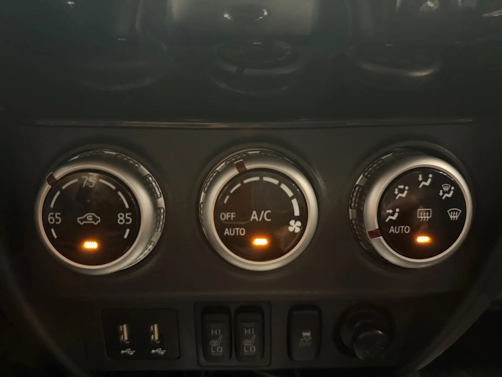 Used 2021 Octane Blue Metallic Mitsubishi LE image 19