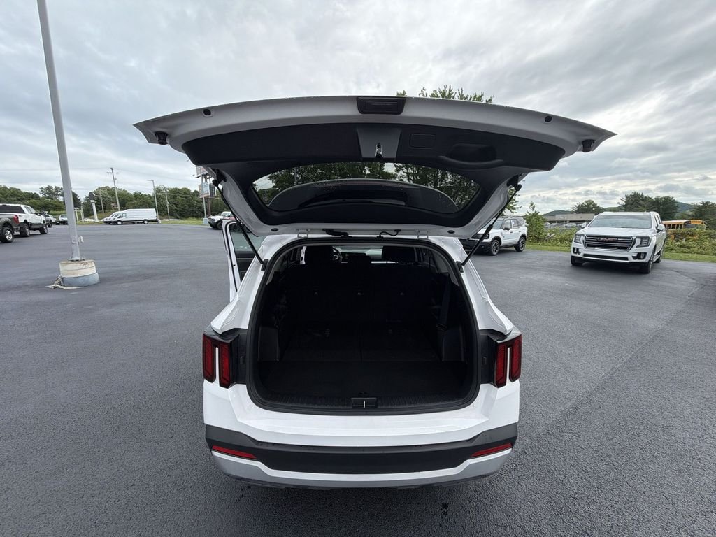 Used 2024 White Kia LX image 28
