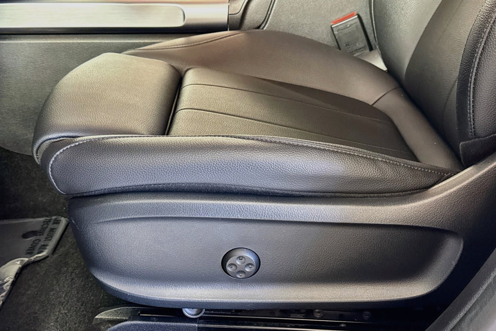 Certified Used 2023 Iridium Silver Metallic Mercedes-Benz EQB 300 image 18