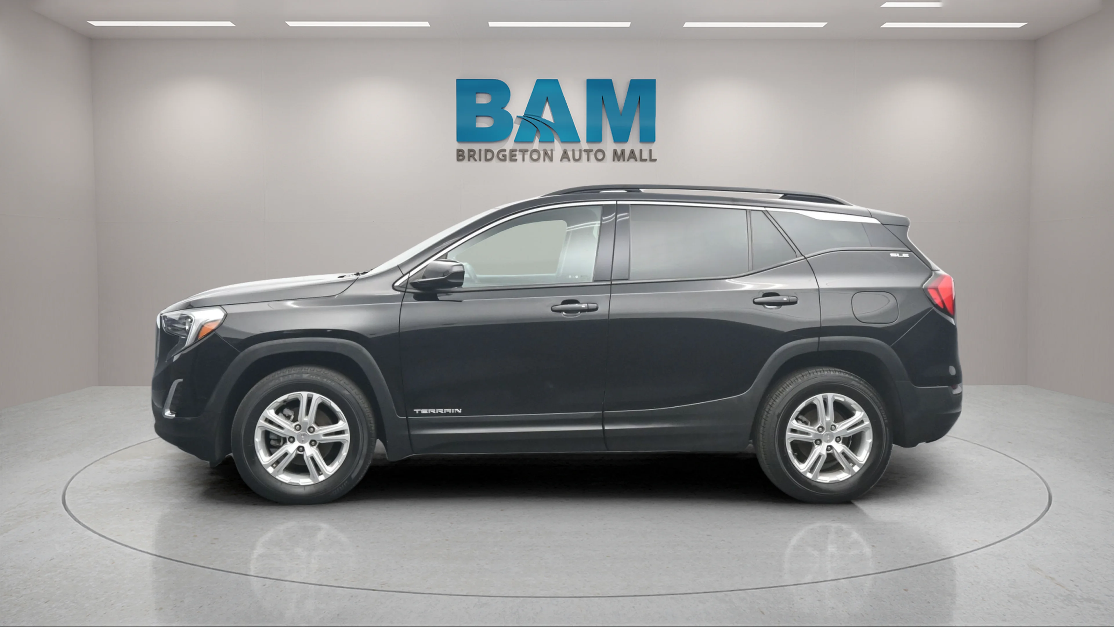 Used 2020 Ebony Twilight Metallic GMC SLE image 4