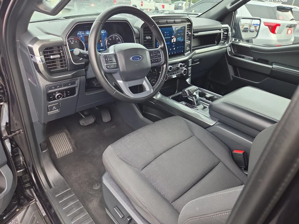 Used 2023  Ford XLT image 12