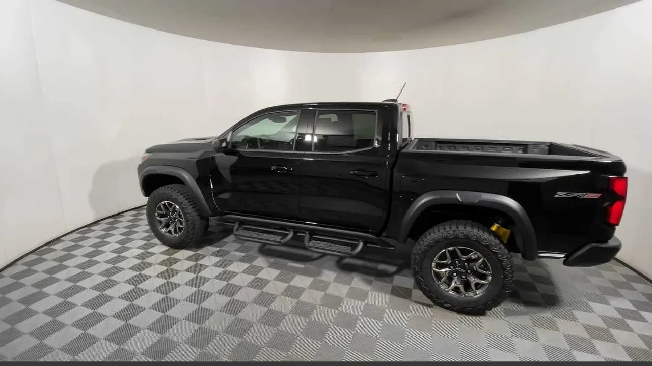 2026 Chevrolet Colorado ZR2 - Photo 12