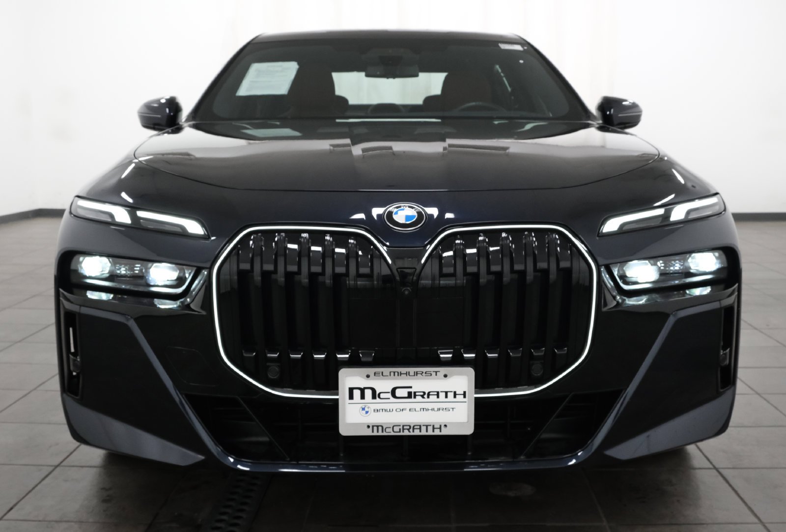 2025 BMW 7 Series 760i - Photo 8