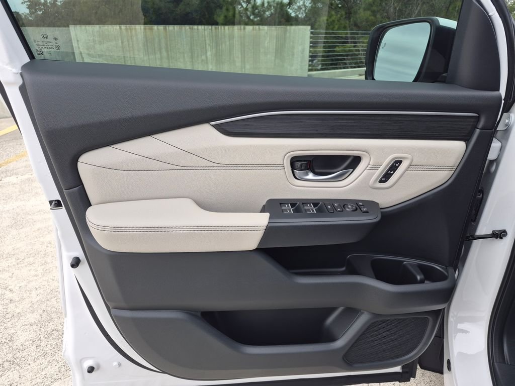 New 2026 Platinum White Pearl Honda Touring image 17