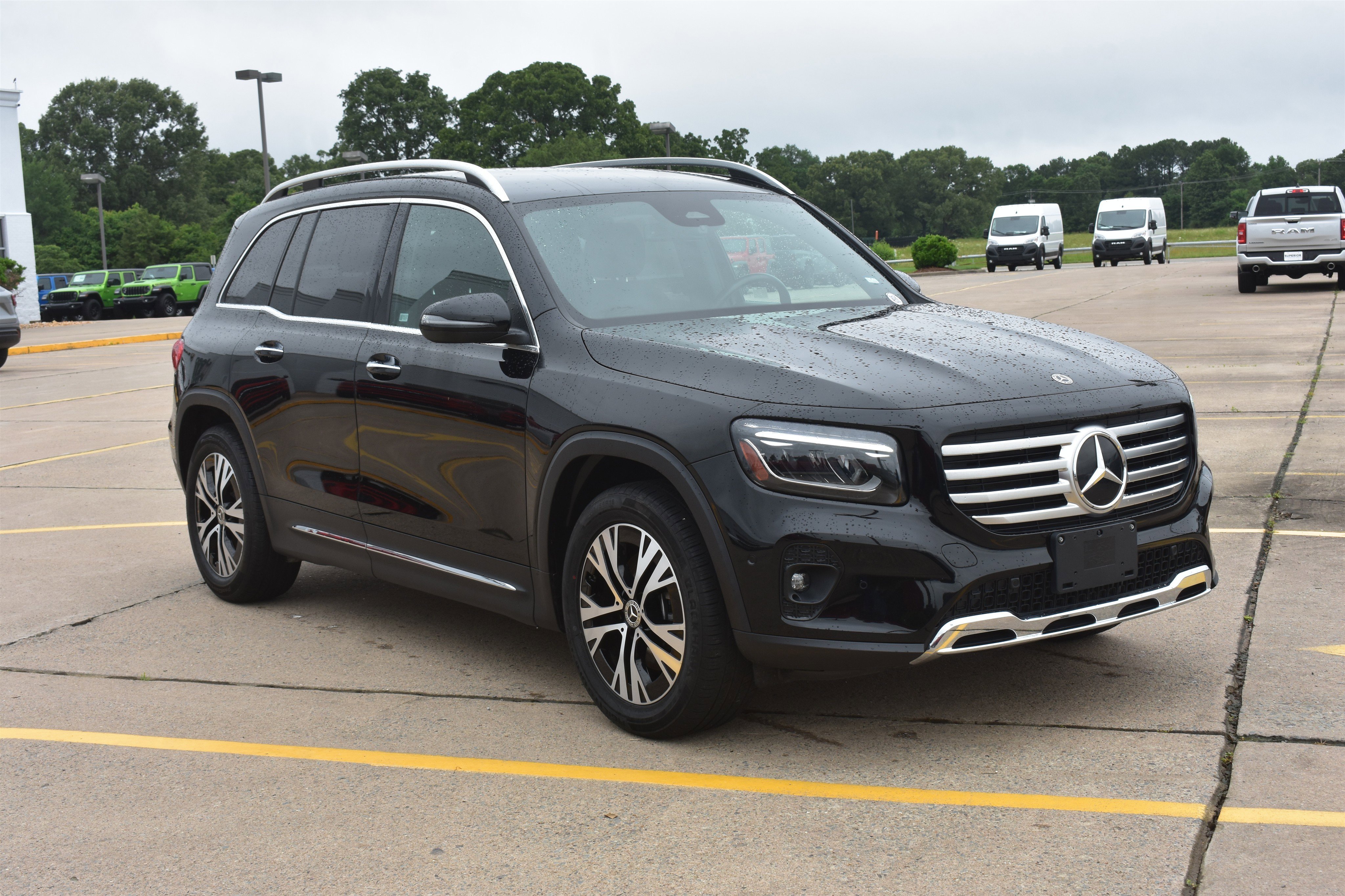 Used 2024  Mercedes-Benz GLB 250 image 3