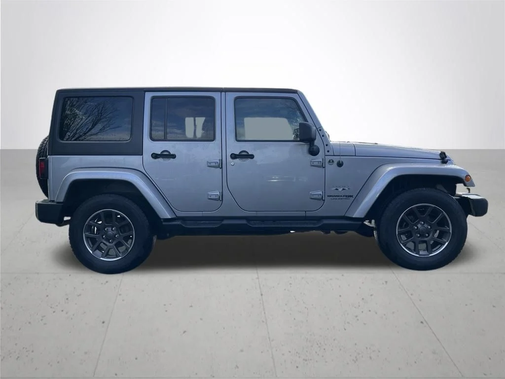 Used 2018 Silver Jeep Unlimited Sahara image 4