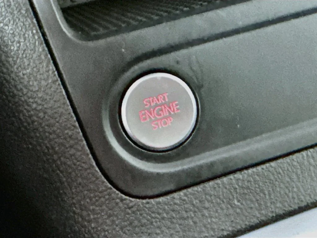 Used 2018 Blue Volkswagen 2.0T image 19
