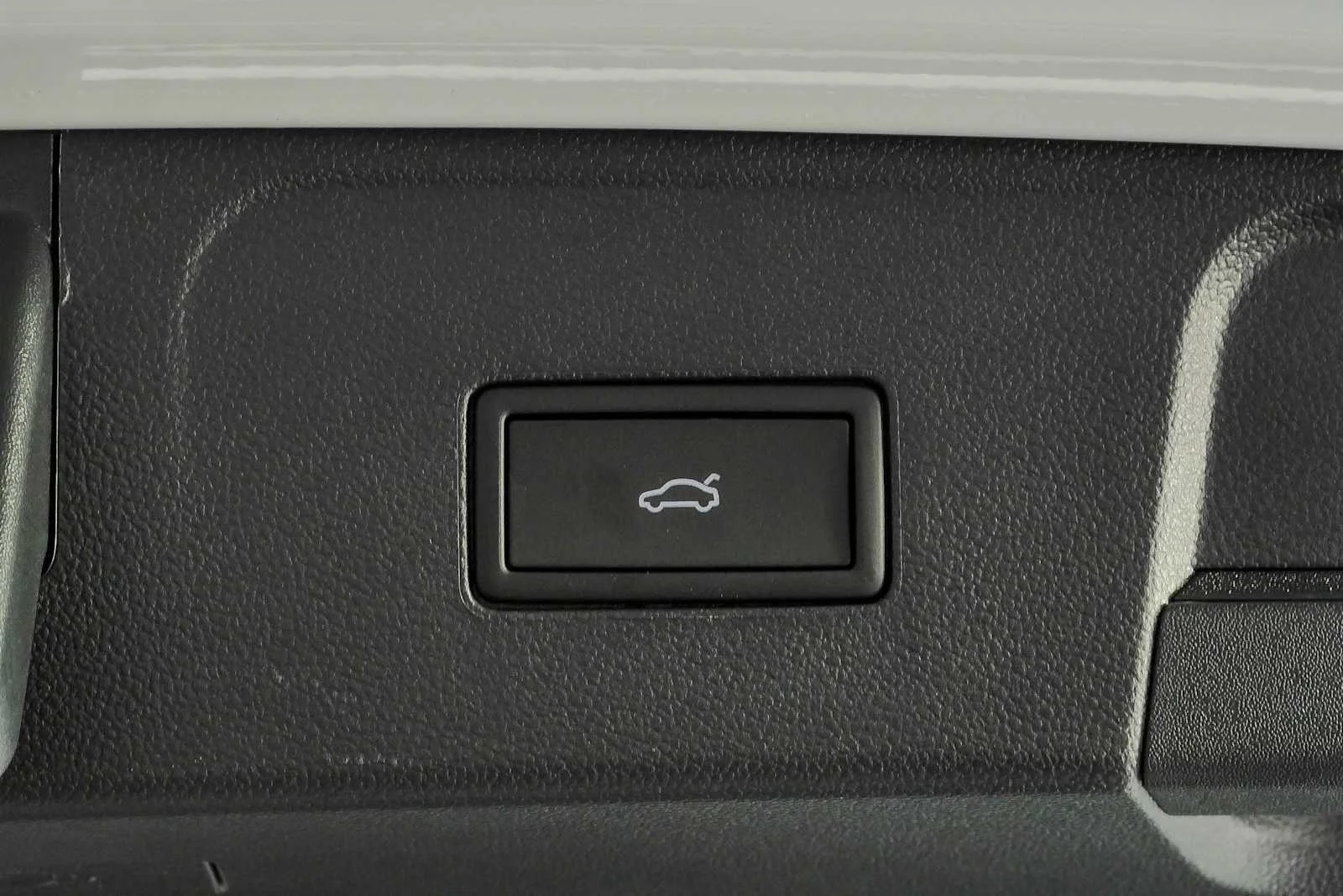 New 2026 Opal White Pearl Volkswagen 2.0T SE w/Technology image 34