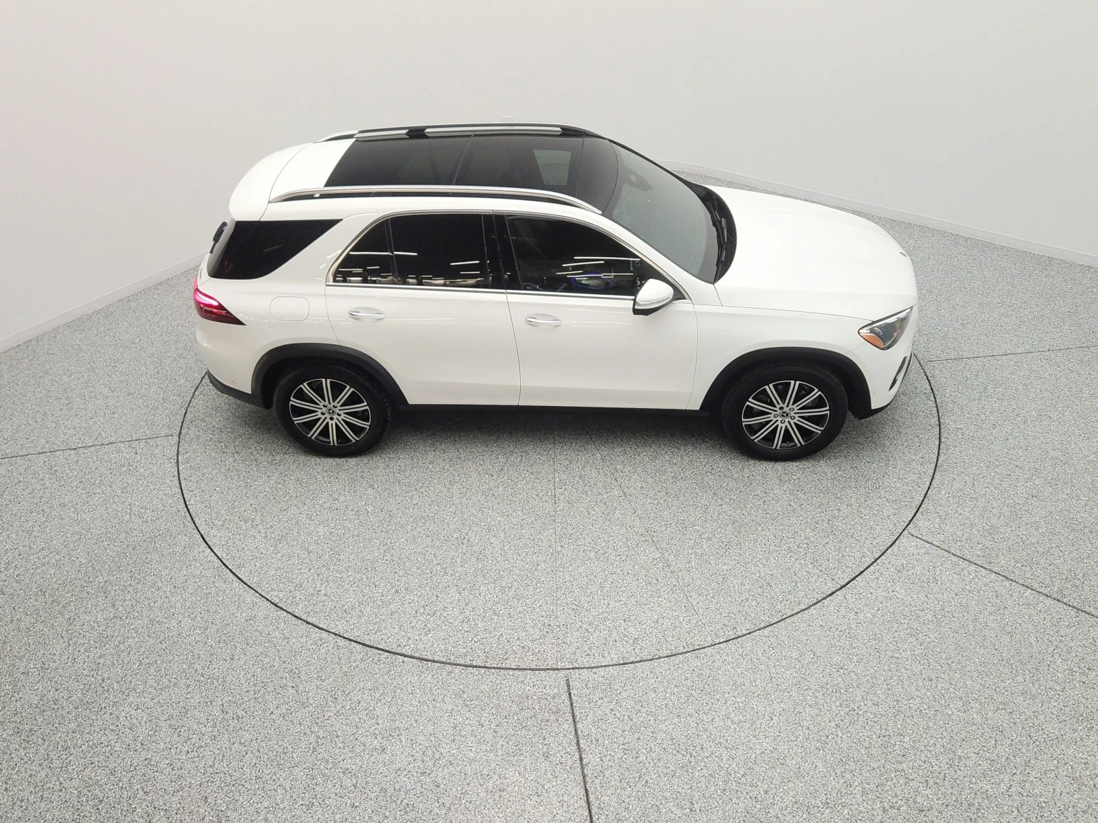 Certified Used 2024 Polar White Mercedes-Benz GLE 350 4MATIC® SUV image 12