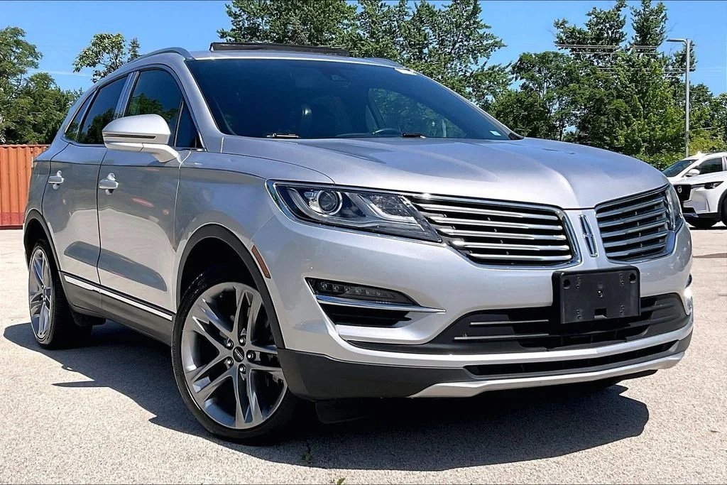 Used 2015 Silver Lincoln Base image 34