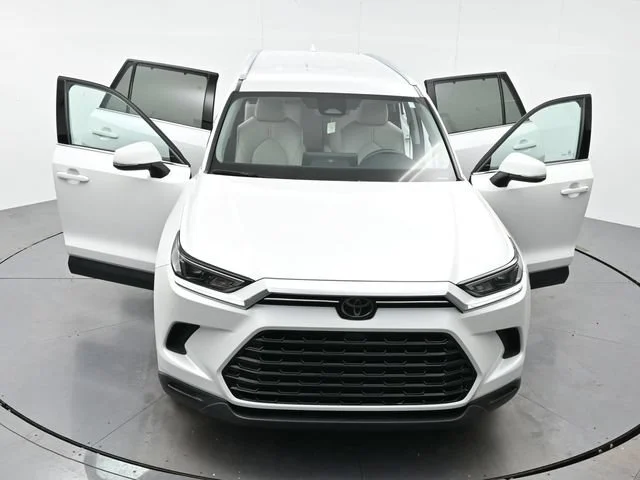 Used 2024 Wind Chill Pearl Toyota XLE image 45