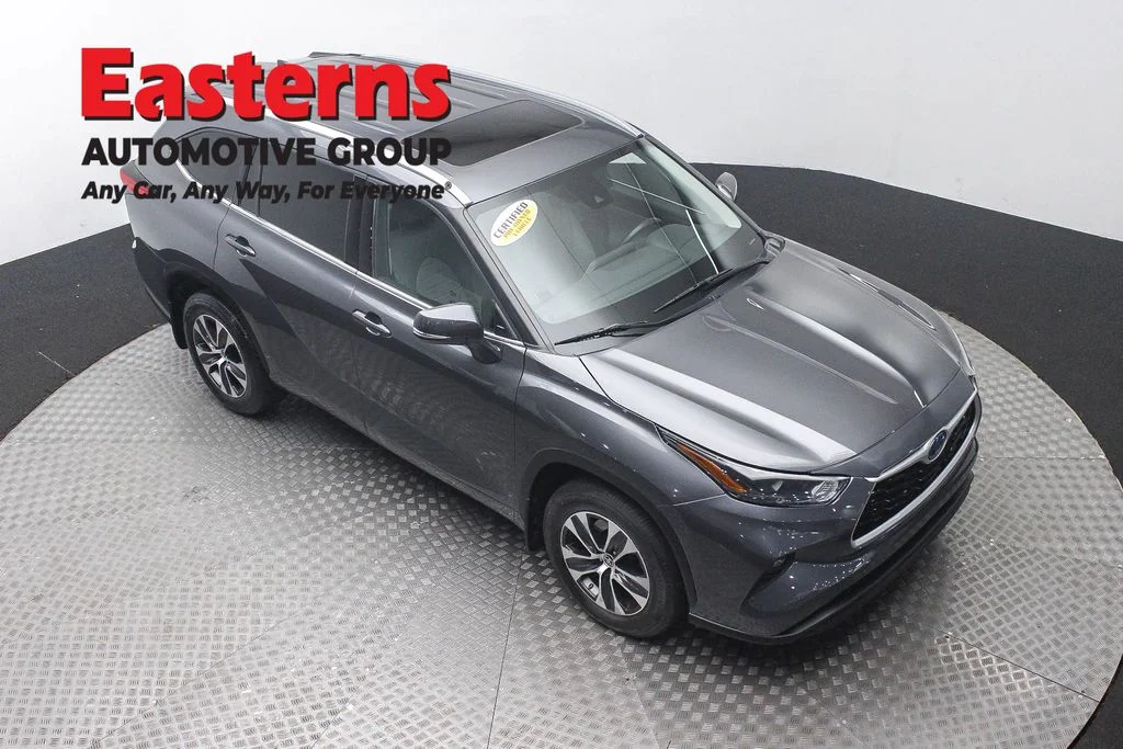Used 2022 Gray Toyota XLE image 3