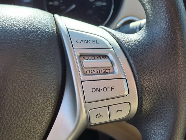 Used 2016 Blue Nissan SV image 18