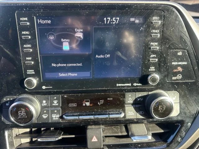 Used 2021 Silver Toyota XLE image 15
