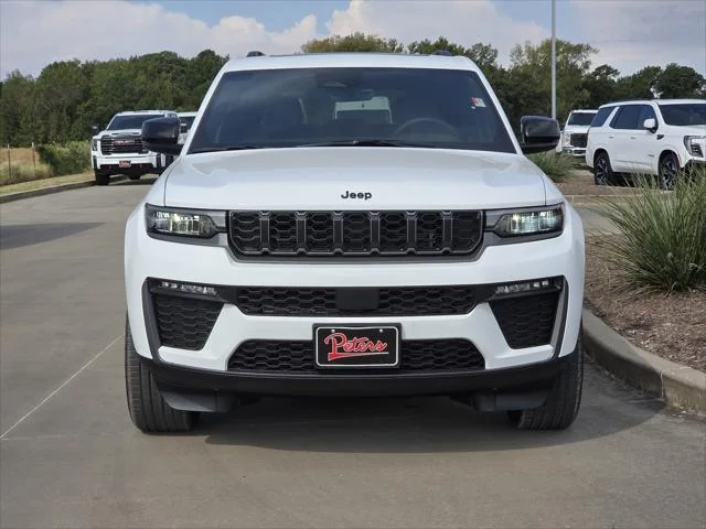 New 2027 Bright White Clear-Coat Paint Jeep Limited image 2